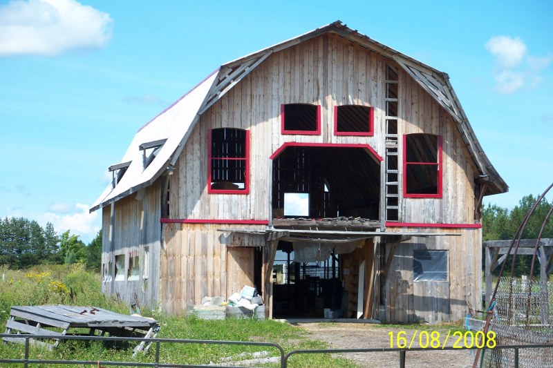 100_2480 (Copier).JPG - Une grange.